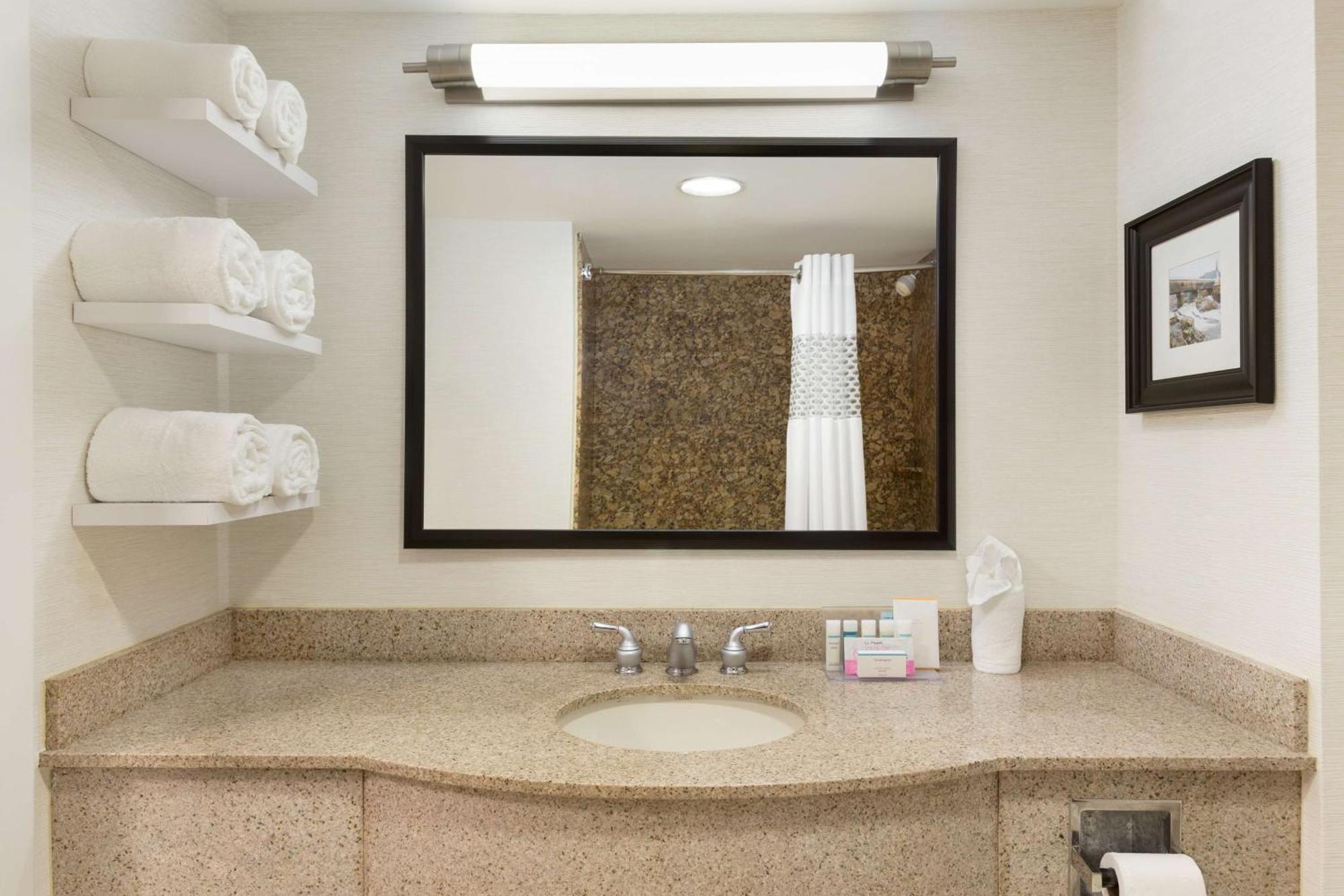 Hampton Inn & Suites By Hilton Manchester Bedford Kültér fotó